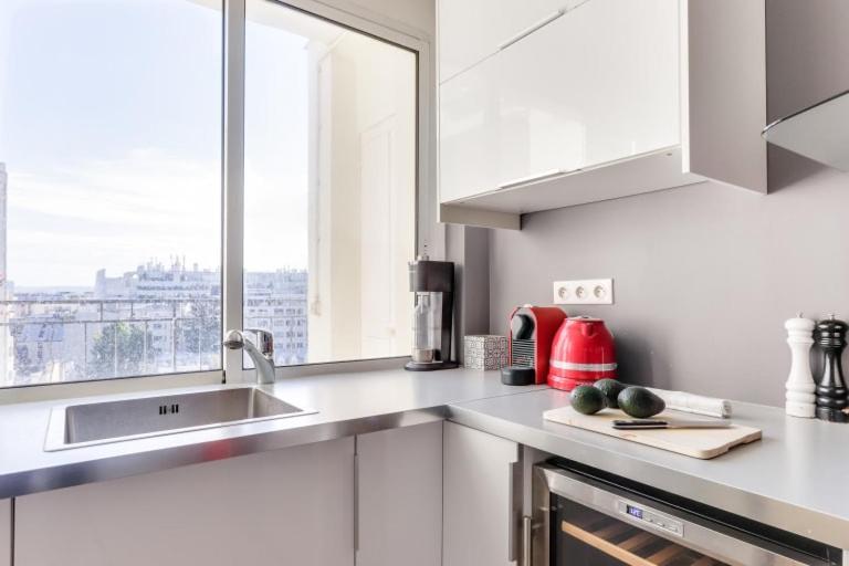 Guestready - Appartement Terrasse Vue Tour Eiffel Paris Exterior photo