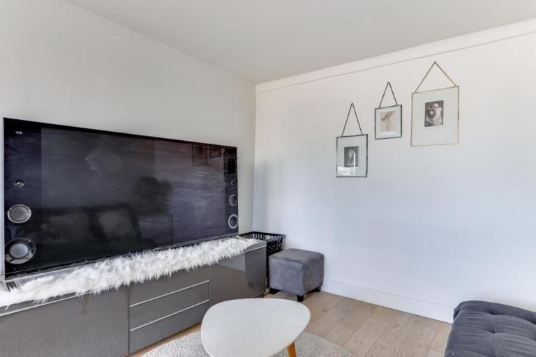 Guestready - Appartement Terrasse Vue Tour Eiffel Paris Exterior photo